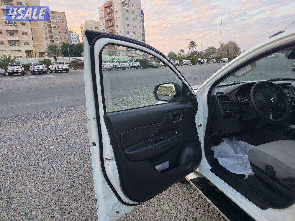 Mitsubishi L200 pick-up 4x4 double gear 2020 model (40,000 km)9