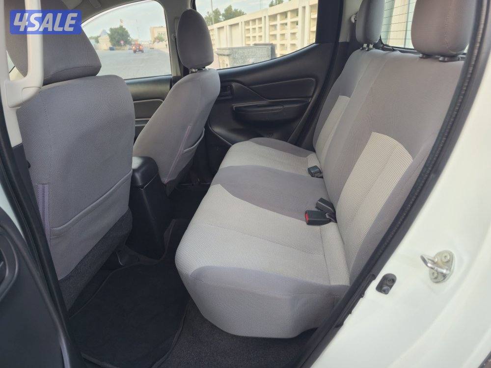 Mitsubishi L200 pick-up 4x4 double gear 2020 model (40,000 km)11