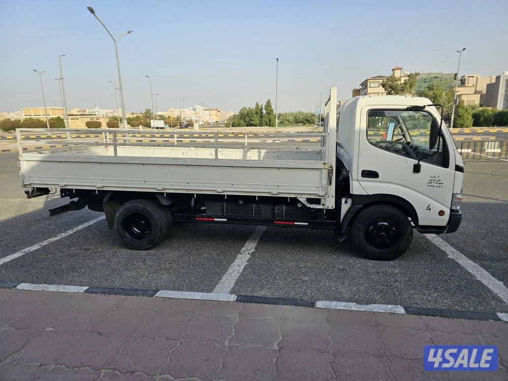 هاف لوري داينا تويوتا الساير صبغ الوكاله1