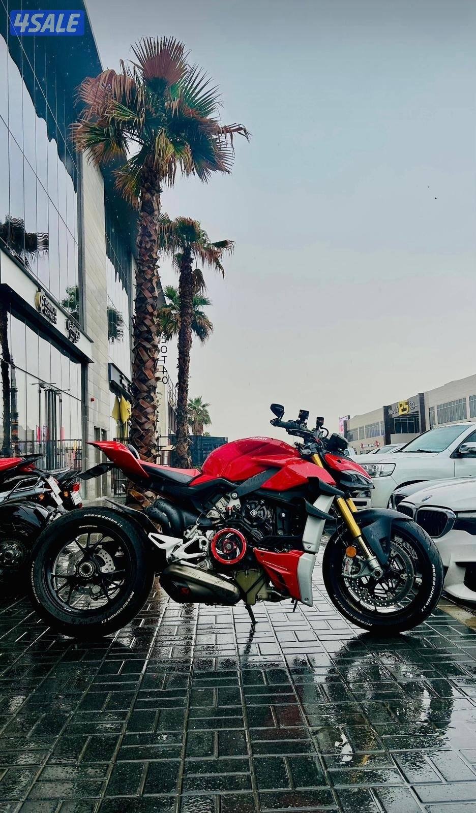 Ducati StreetFighter V4S1