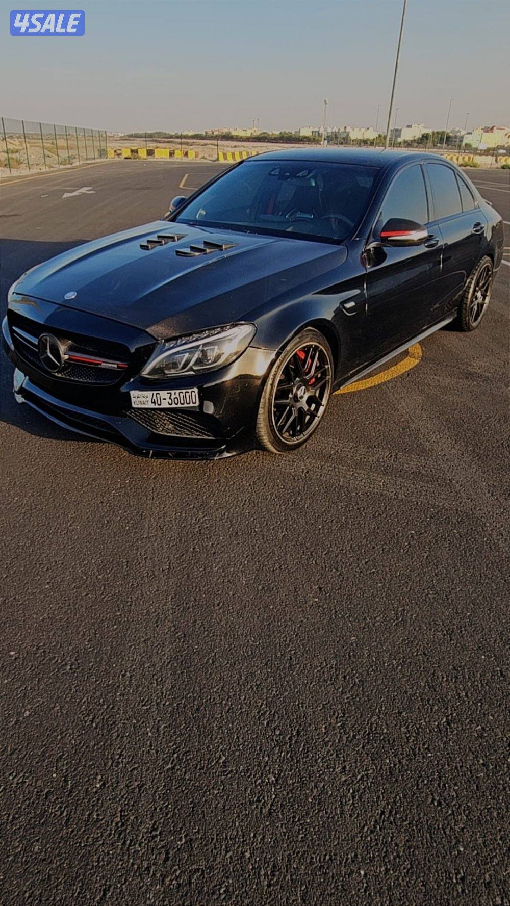 Mercedes C63 AMG0