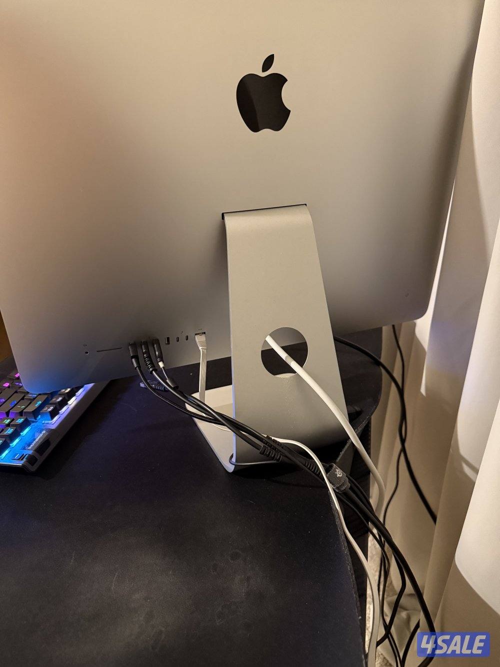 4K iMac Perfect flawless condition like new with magic mouse keyboard0