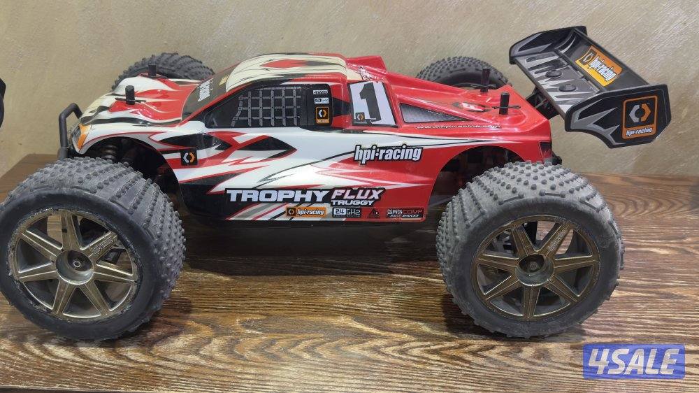 للبيع سيارة تروفي معدله عليها موتورHOBBYWNG0