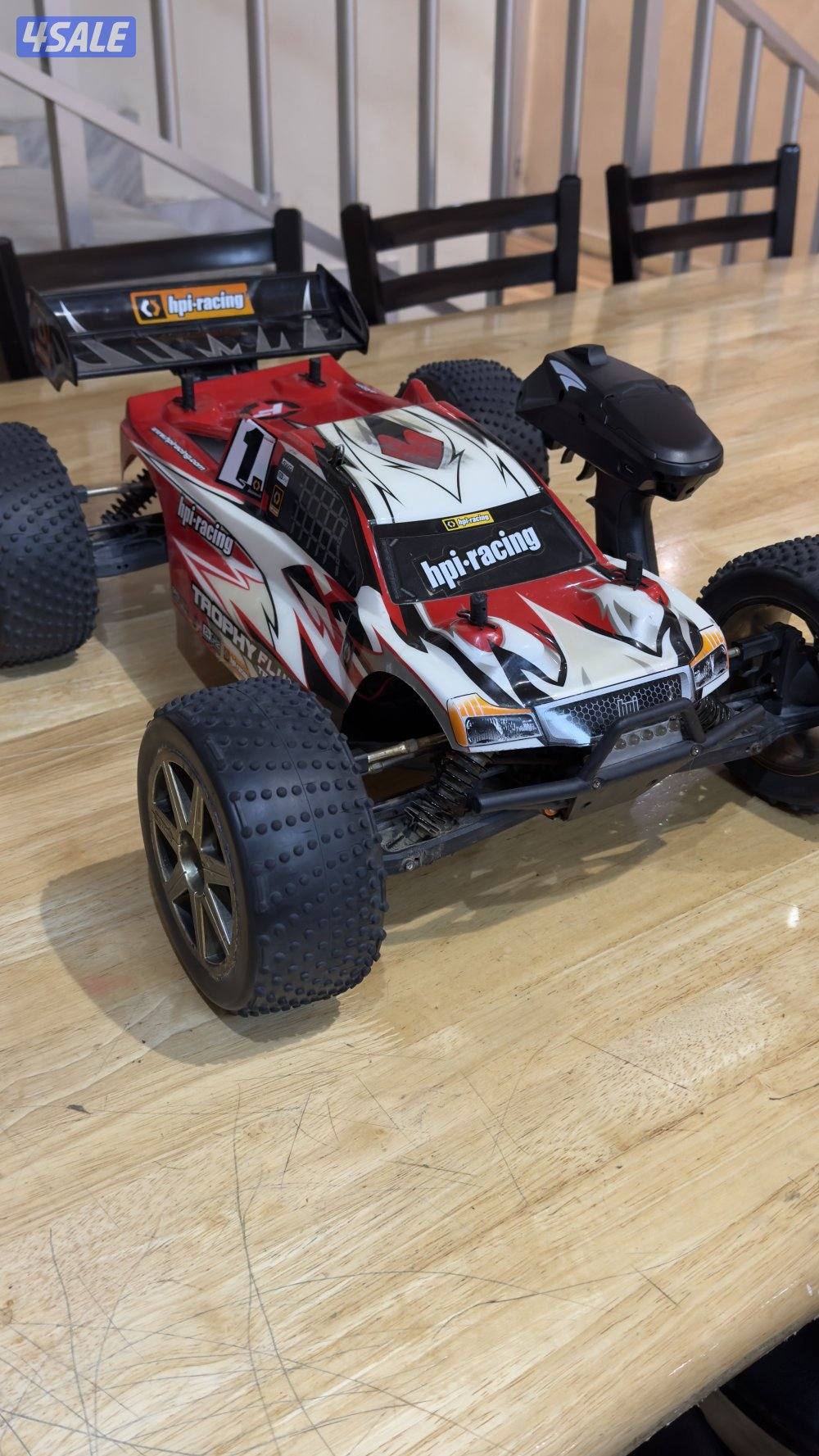 للبيع سيارة تروفي معدله عليها موتورHOBBYWNG1