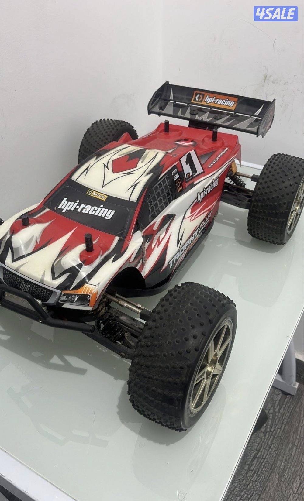 للبيع سيارة تروفي معدله عليها موتورHOBBYWNG2