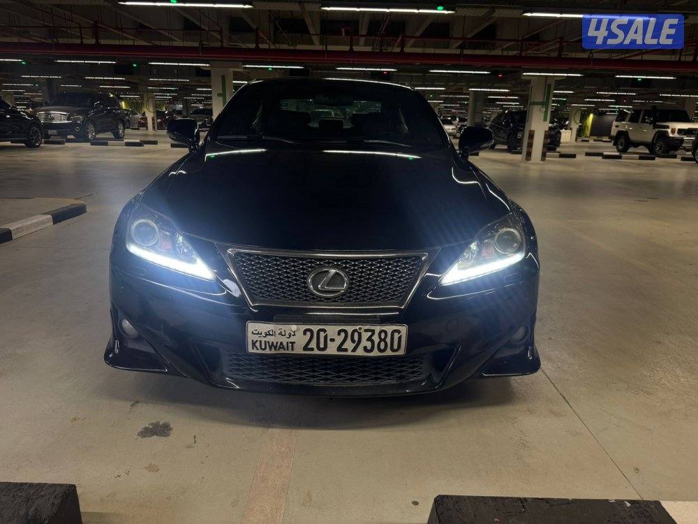 للبيع لكزس is300 موديل 20120