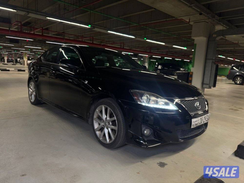 للبيع لكزس is300 موديل 20121