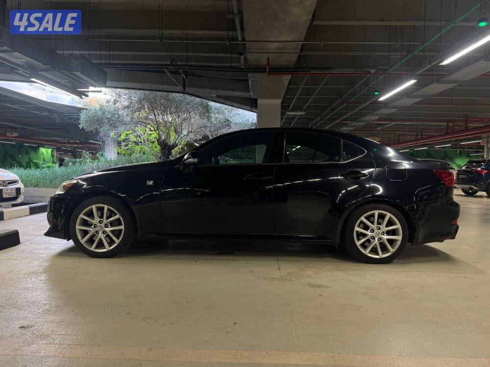 للبيع لكزس is300 موديل 20122