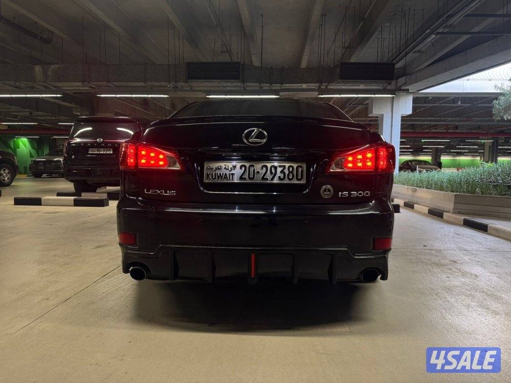 للبيع لكزس is300 موديل 20124