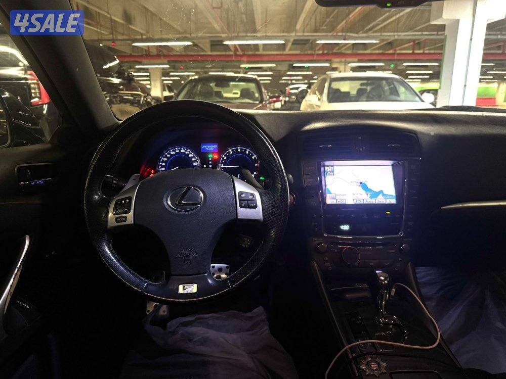 للبيع لكزس is300 موديل 20125