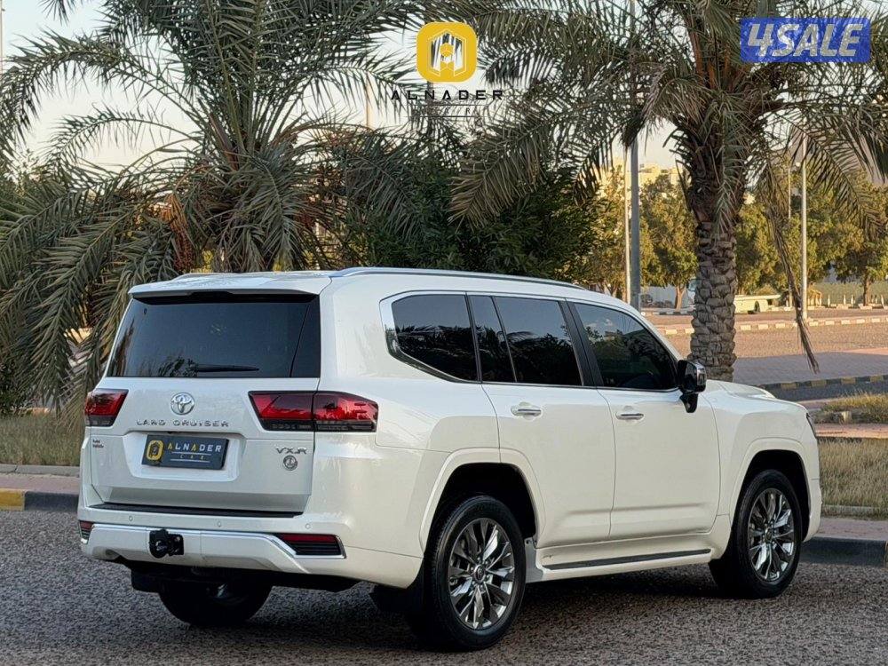 للبيع لاند كروزر VX.R موديل 2022 بحالة الوكاله3