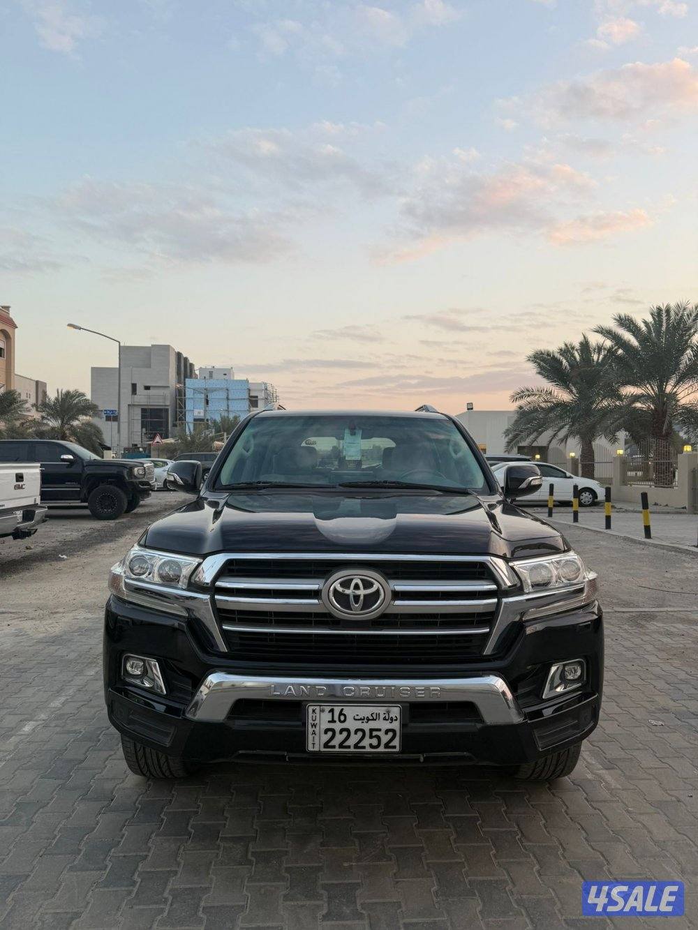 2019 LAND CRUISER GXR للبيع2