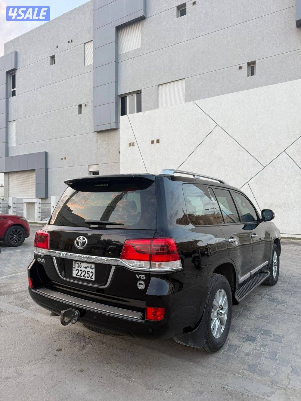 2019 LAND CRUISER GXR للبيع3