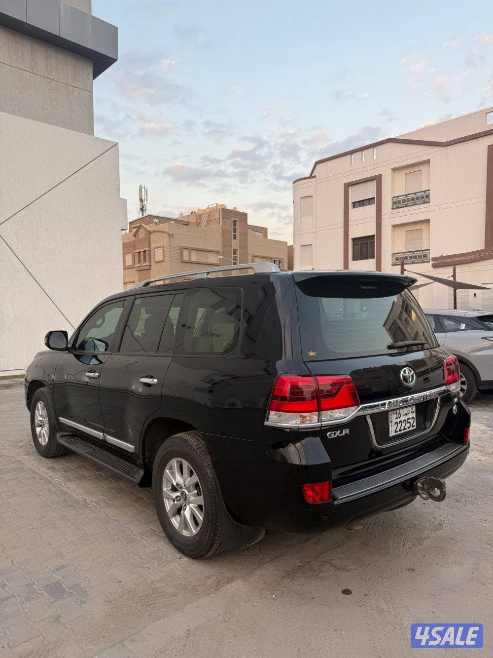 2019 LAND CRUISER GXR للبيع4