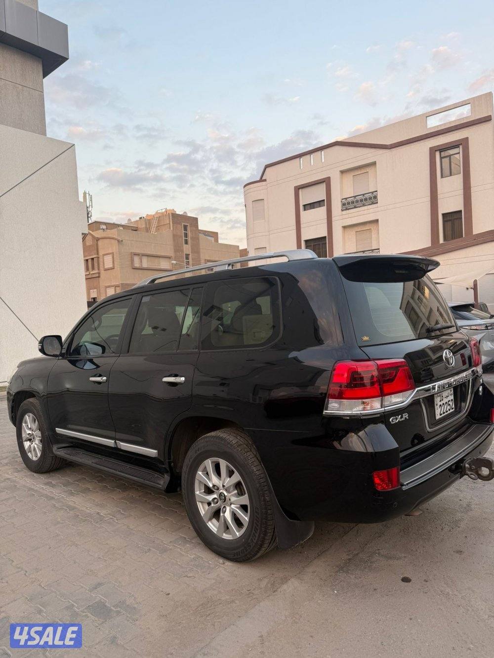 2019 LAND CRUISER GXR للبيع6