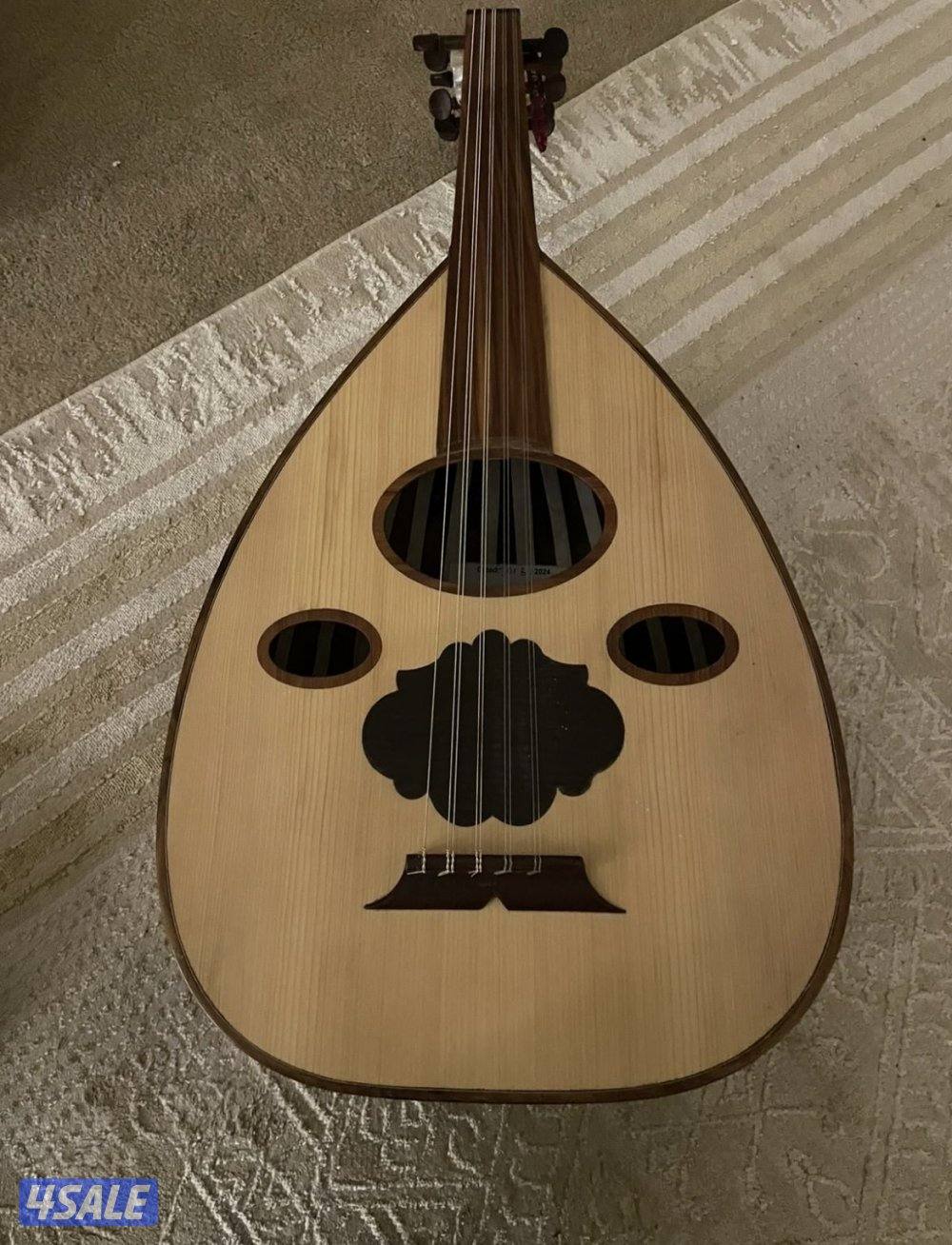 للبيع عود يوسف جمال صناعه 24 العود شبه جديد وصوته طيب علي السوم1