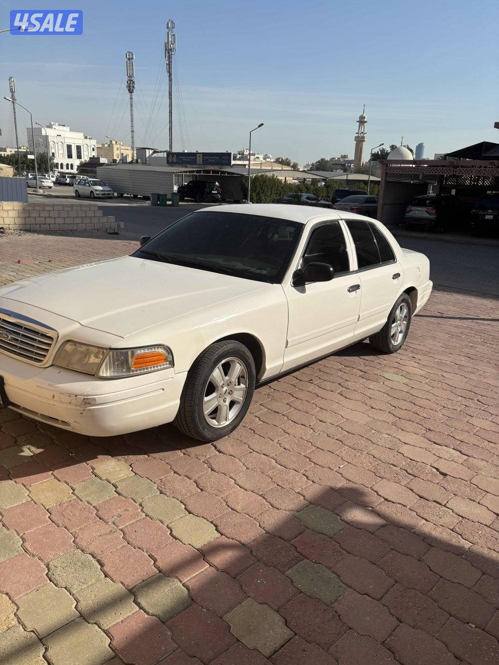 للبيع فورد فكتوريا 2012 ماشي 200الف شرط الفحص قير ماكينة شاصي0