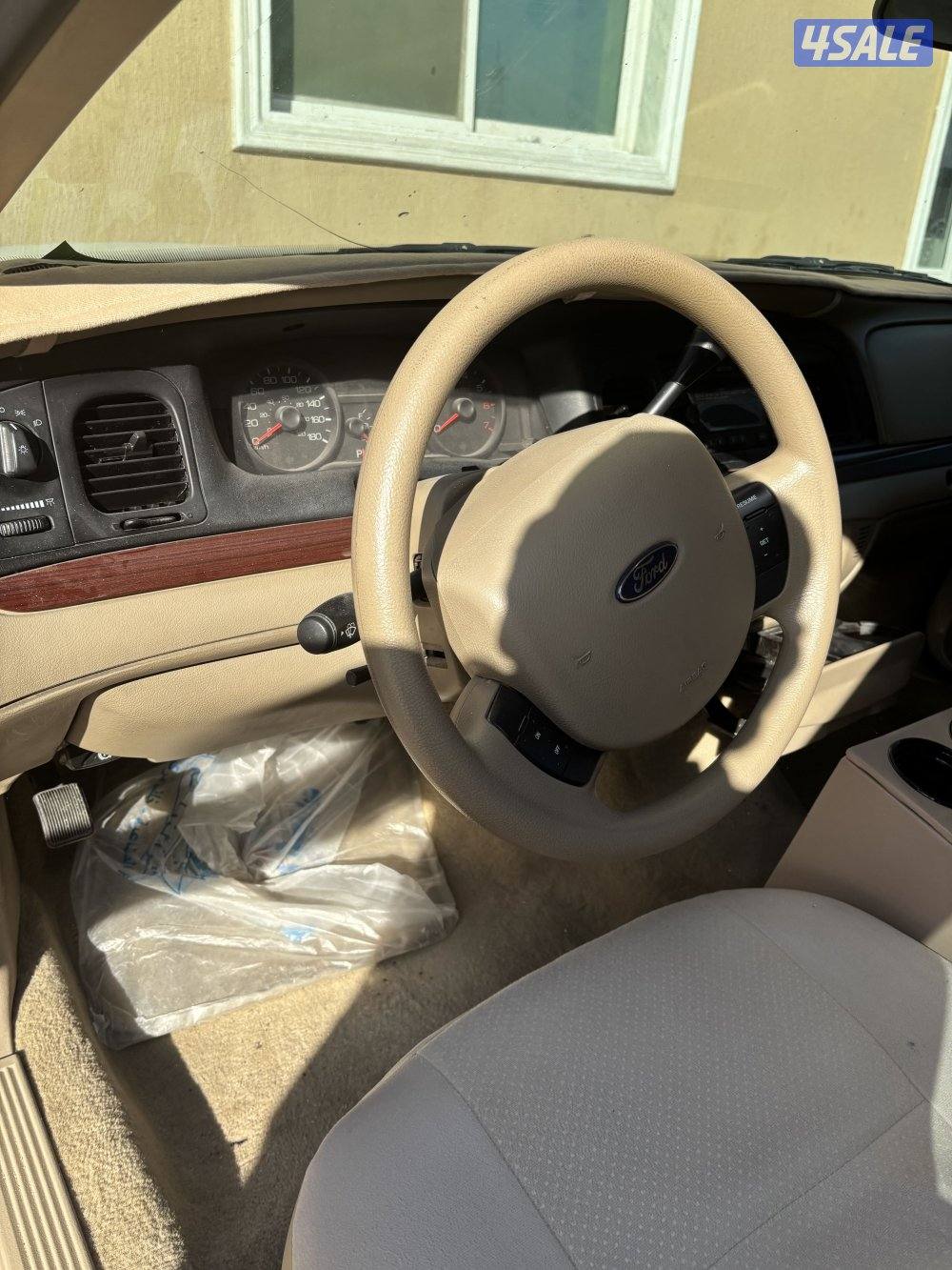 للبيع فورد فكتوريا 2012 ماشي 200الف شرط الفحص قير ماكينة شاصي1