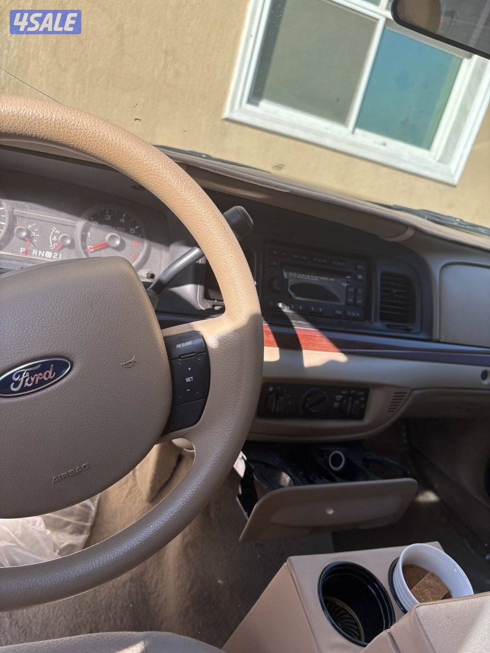 للبيع فورد فكتوريا 2012 ماشي 200الف شرط الفحص قير ماكينة شاصي2