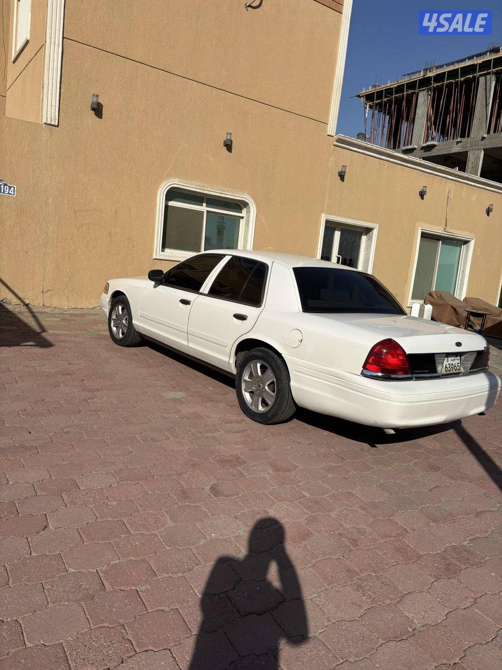 للبيع فورد فكتوريا 2012 ماشي 200الف شرط الفحص قير ماكينة شاصي4