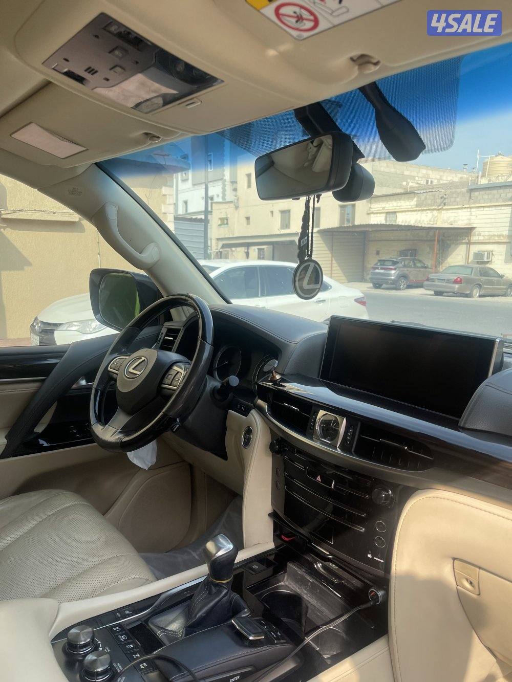 للبيع جيب لكزز 20176