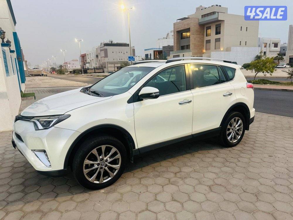 للبيع تويوتا راف فور موديل 2017 الدرجة الاولى0