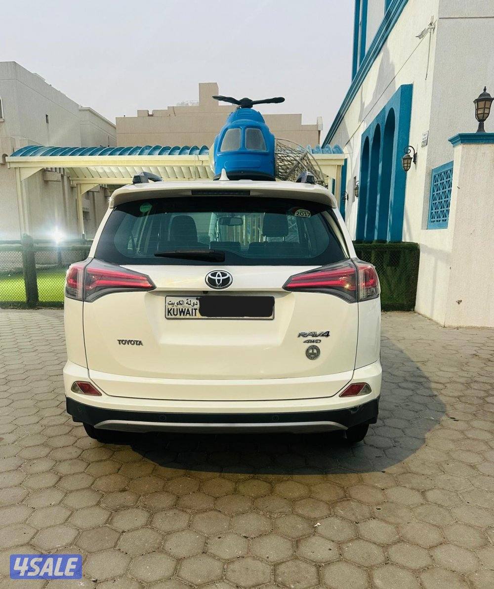 للبيع تويوتا راف فور موديل 2017 الدرجة الاولى3
