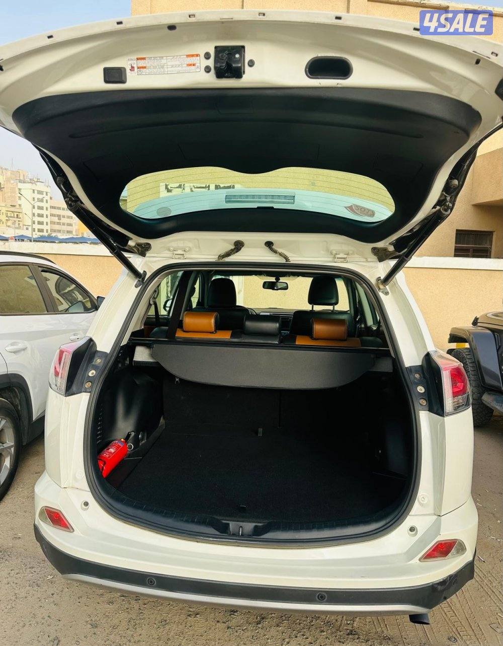 للبيع تويوتا راف فور موديل 2017 الدرجة الاولى4