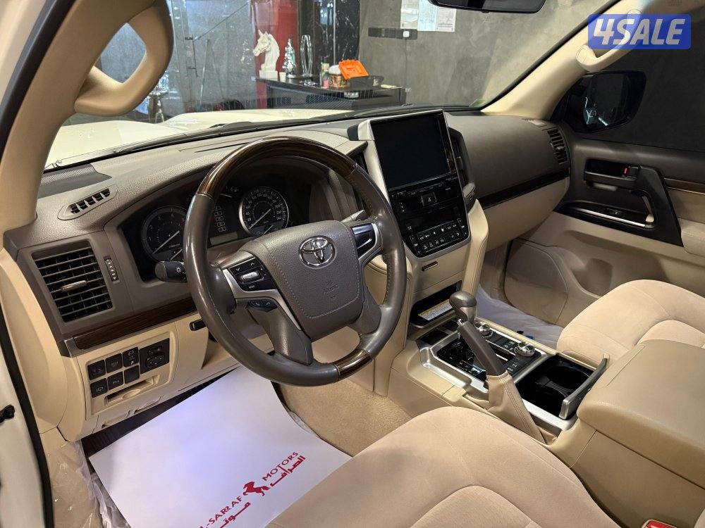 لاند كروزر V81