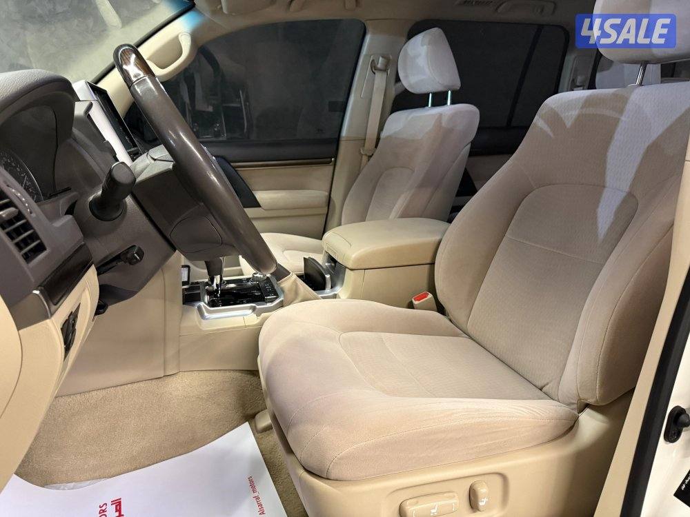 لاند كروزر V82