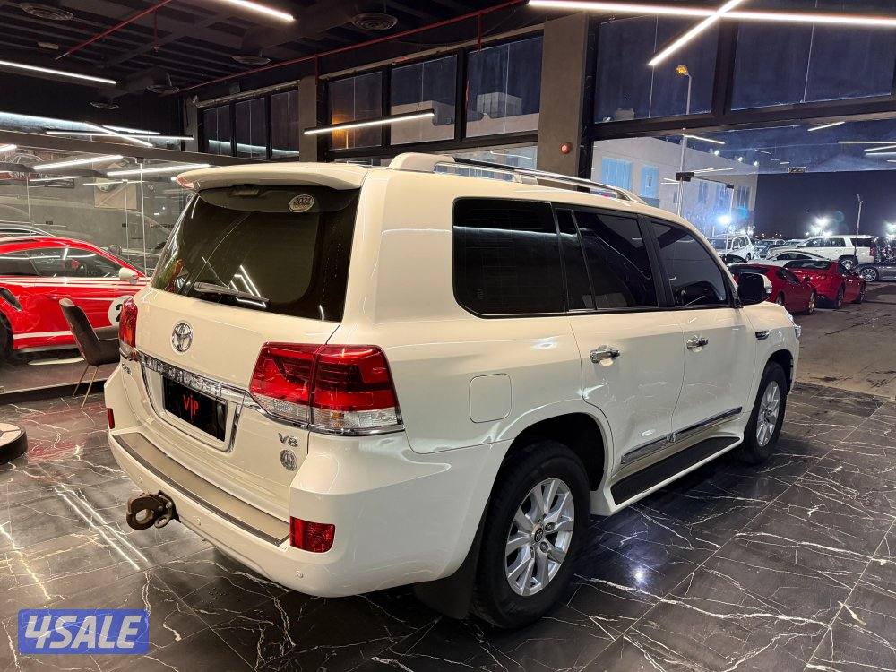 لاند كروزر V88