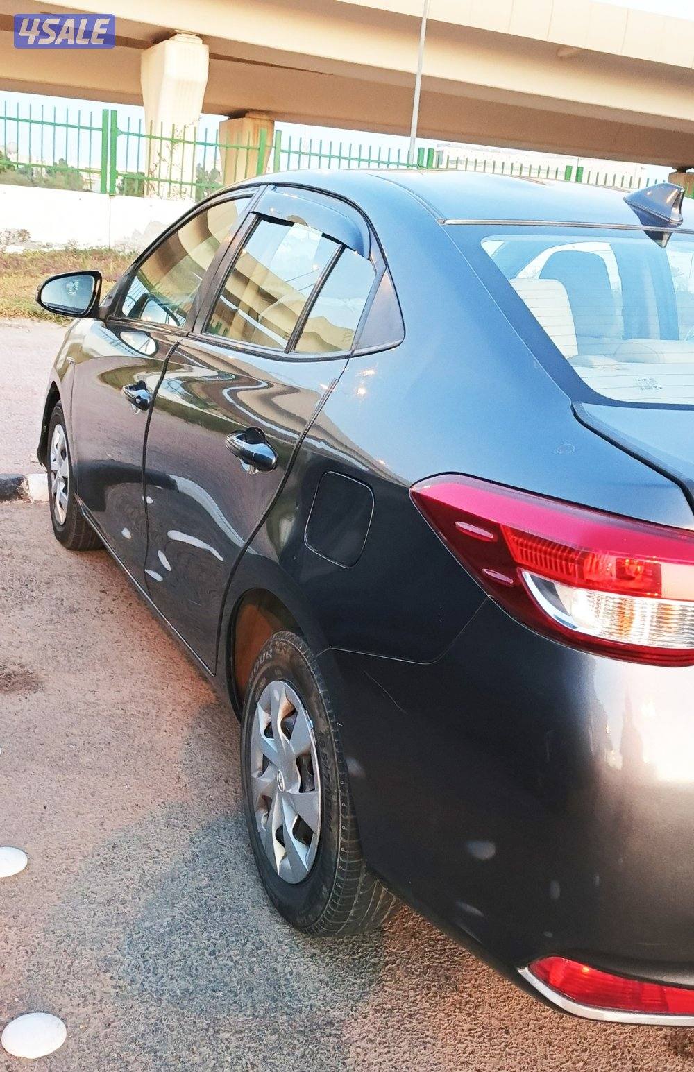 للبيع تويوتا يارس 20193