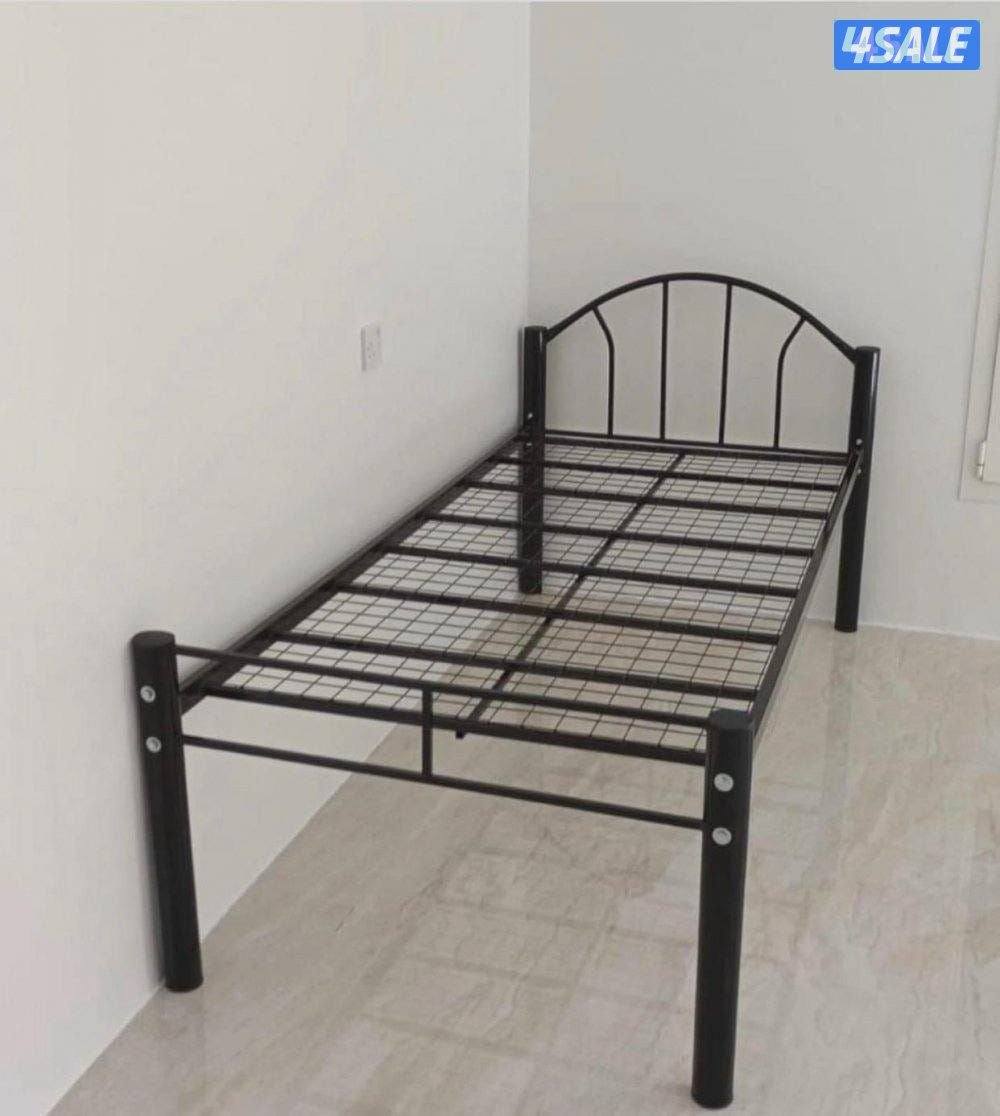 سرير حديد ومرتبه طبيه وبطانيه ومخده والملايات1