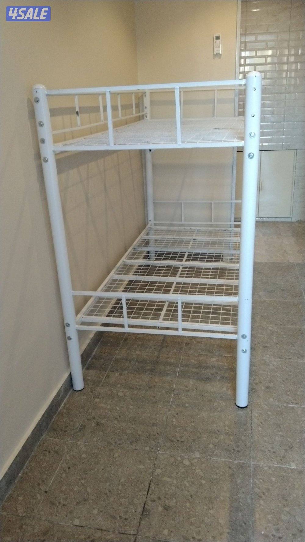 سرير حديد ومرتبه طبيه وبطانيه ومخده والملايات4