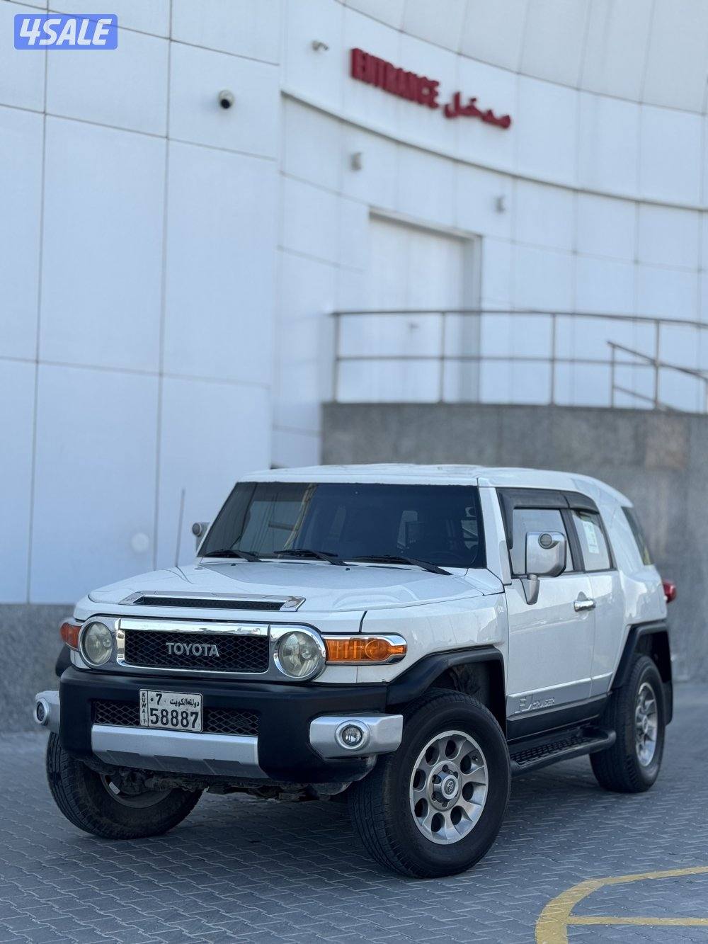 للبيع تويوتا اف جي موديل 20110