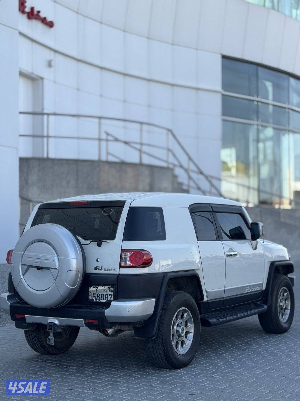 للبيع تويوتا اف جي موديل 20114