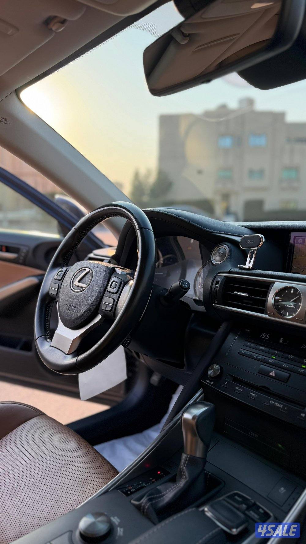 للبيع لكسز is 200  موديل 21072