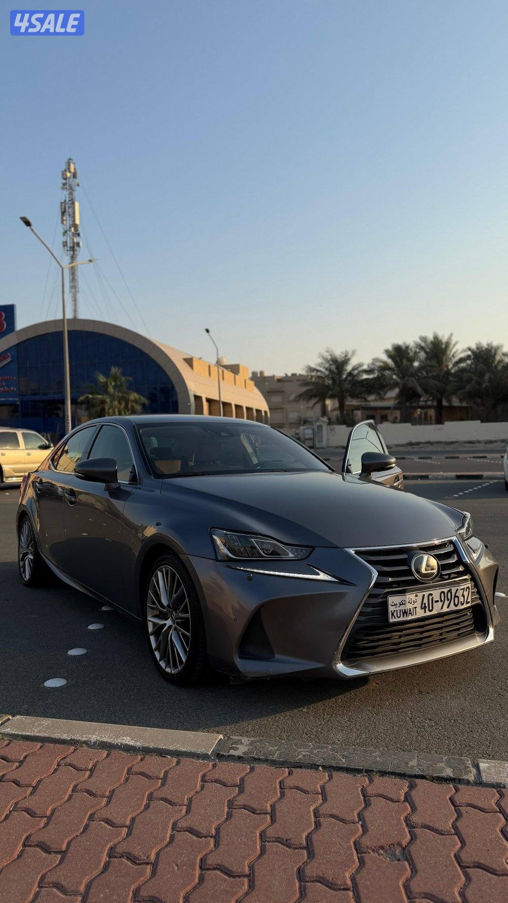 للبيع لكسز is 200  موديل 21076