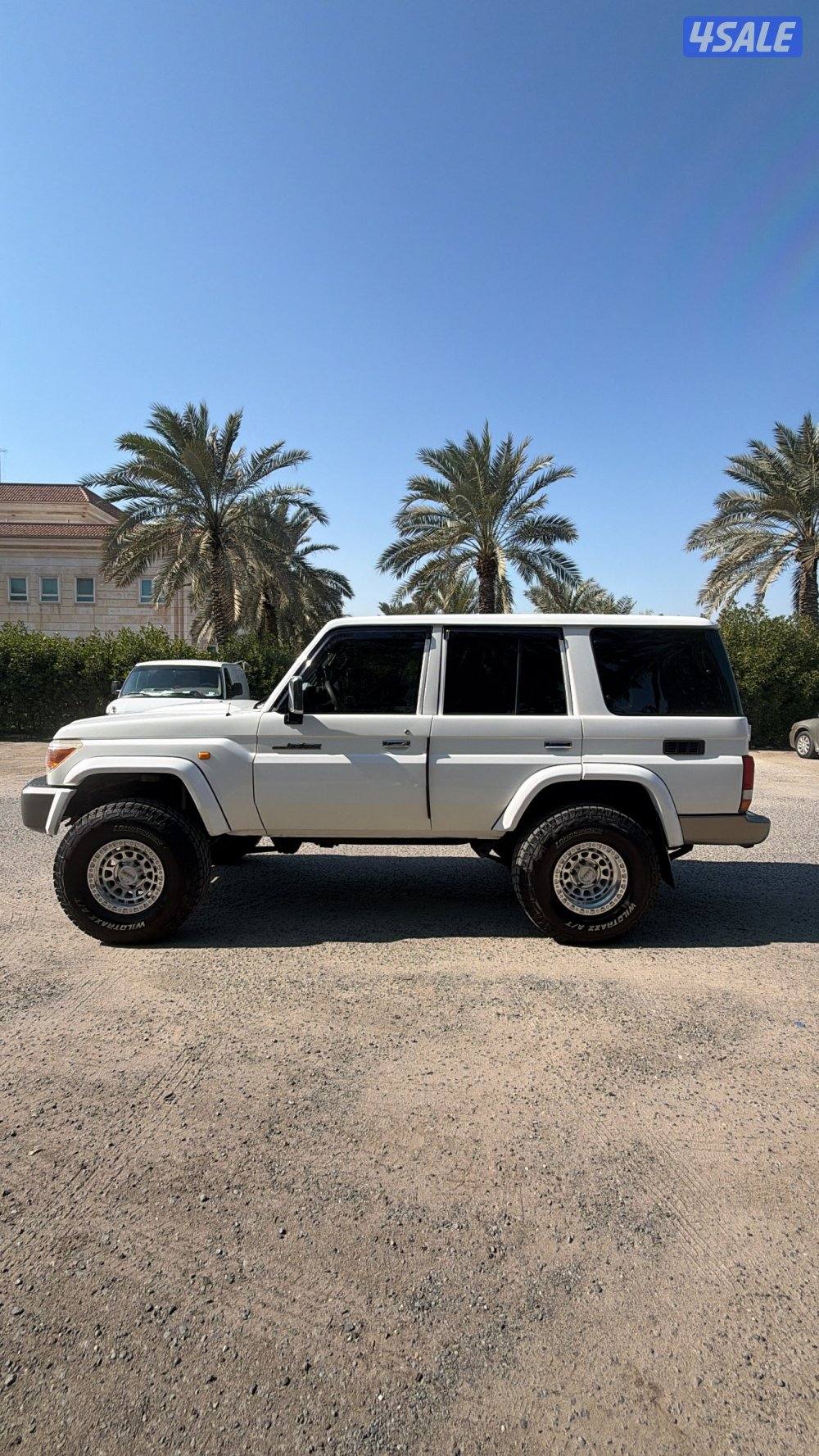 جيب تويوتا نص LC760