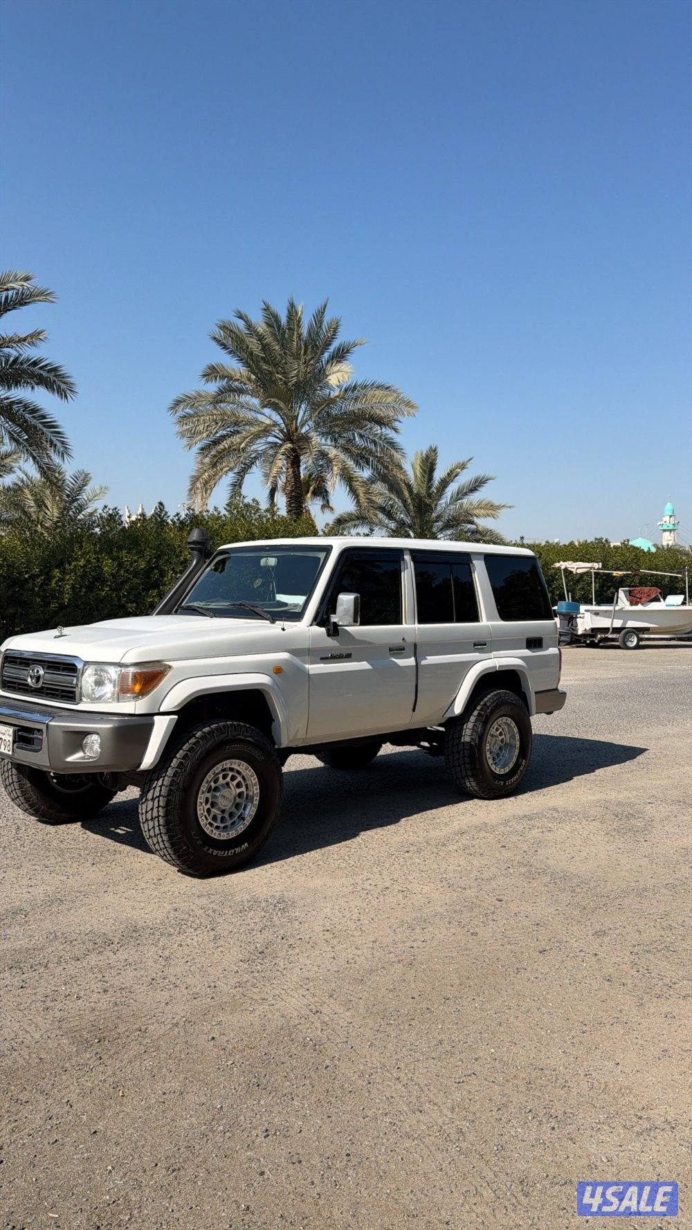 جيب تويوتا نص LC761