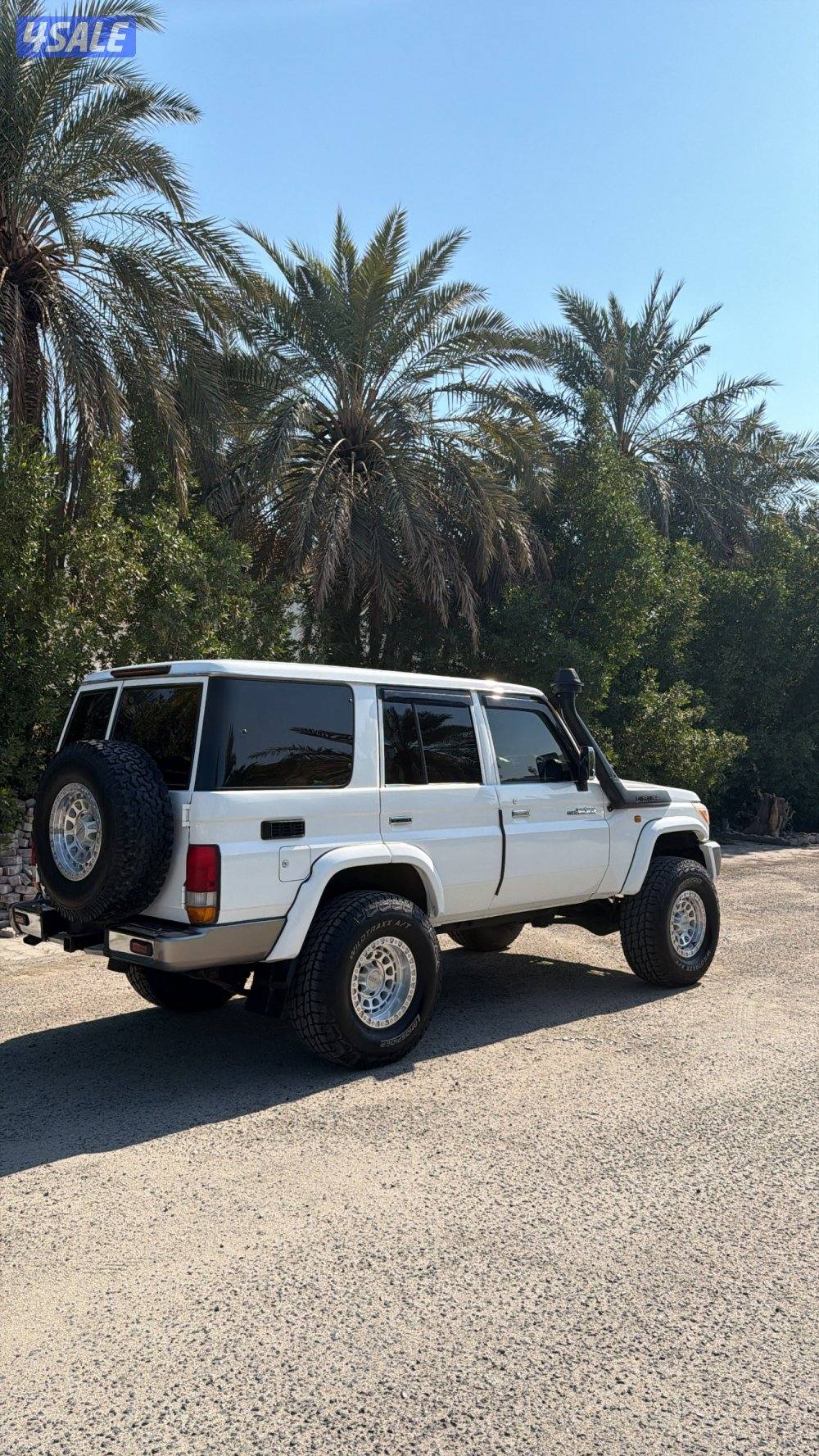 جيب تويوتا نص LC764