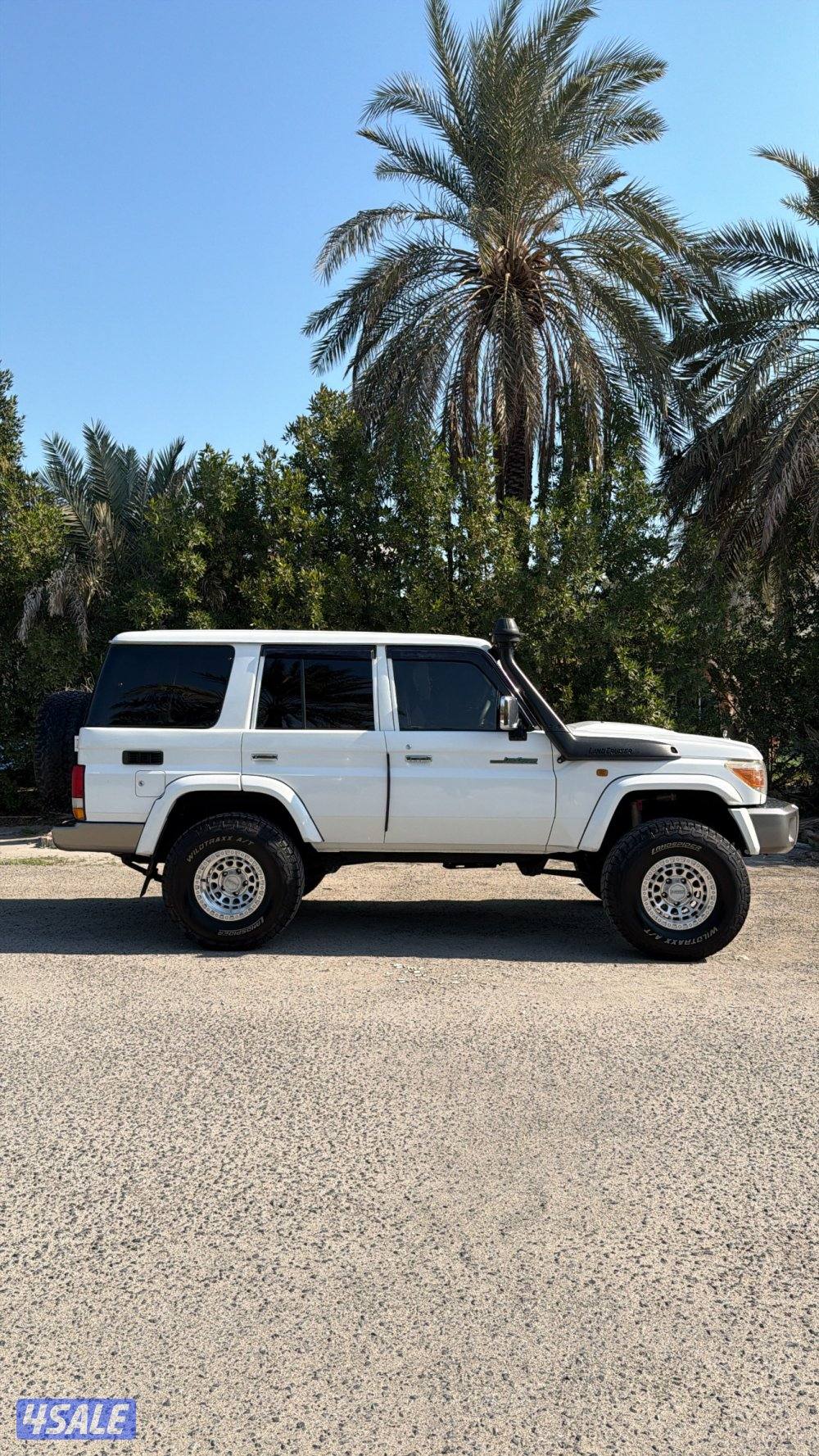 جيب تويوتا نص LC765