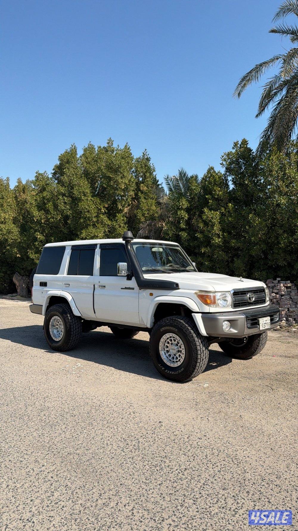 جيب تويوتا نص LC766