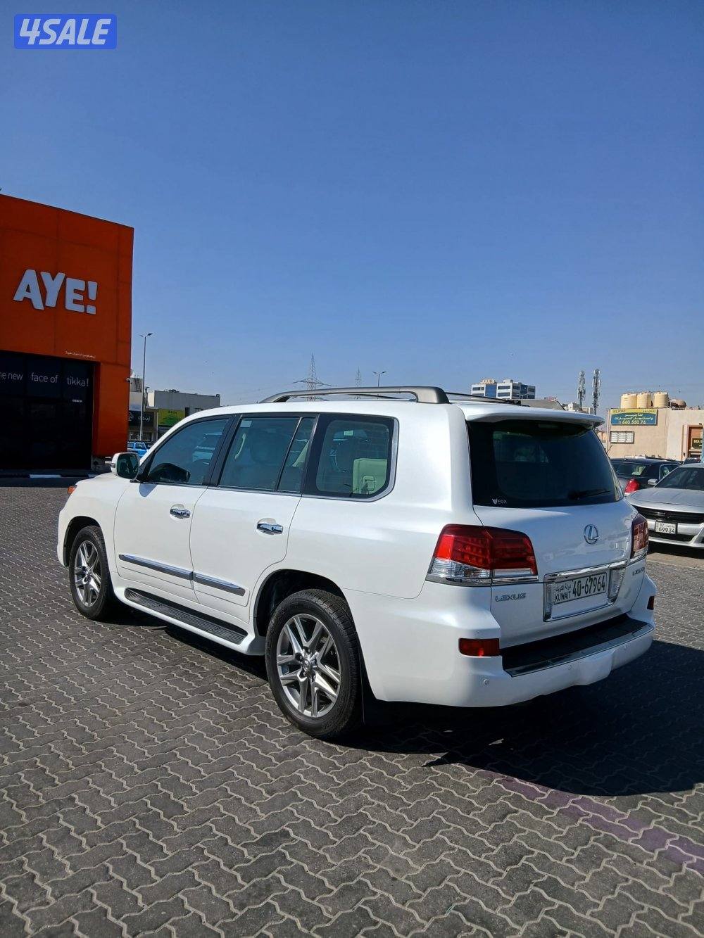 لكزس LX570 الخليج 2014 بحاله نادره عداد 125 الف0