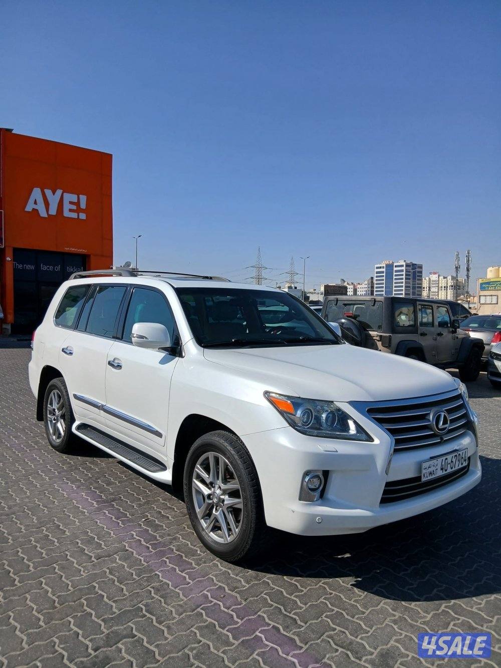 لكزس LX570 الخليج 2014 بحاله نادره عداد 125 الف3