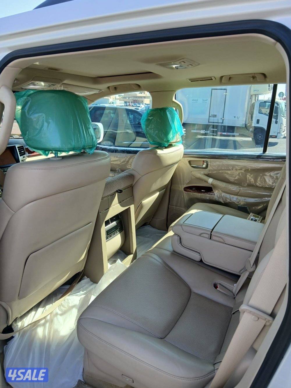 لكزس LX570 الخليج 2014 بحاله نادره عداد 125 الف4