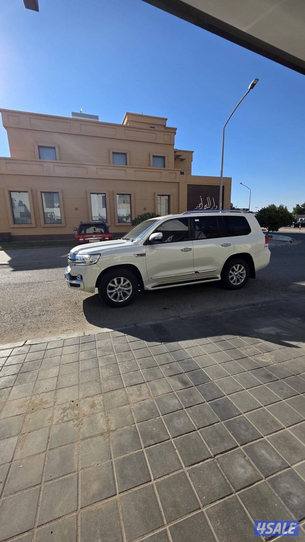 لاندكروزر GXR V81