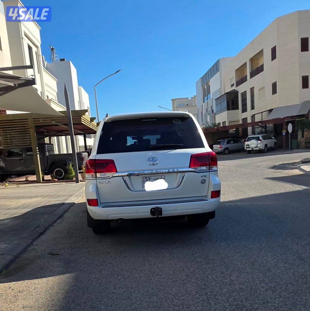 لاندكروزر GXR V83