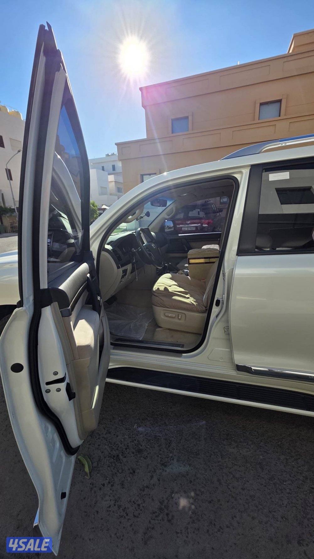 لاندكروزر GXR V84