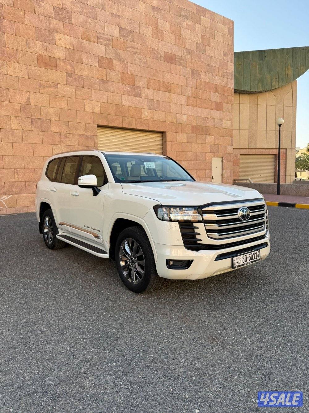 لاند كروز ايرو تون تيربو 2024 بحاله الوكاله عداد 84 الف0